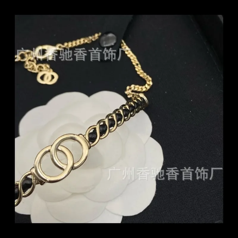 جديد جلد أسود حلو كول قلادة أنثى الفرنسية الرجعية تنوعا مزاجه الترقوة سلسلة #3