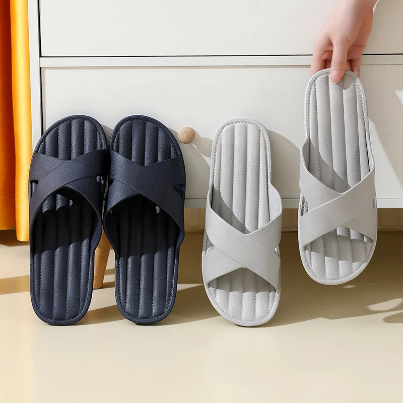 New Slippers Women's Summer 2024 Home Home Home Couple Shower Anti slip Indoor Soft Sole Bathroom Men's Slippers