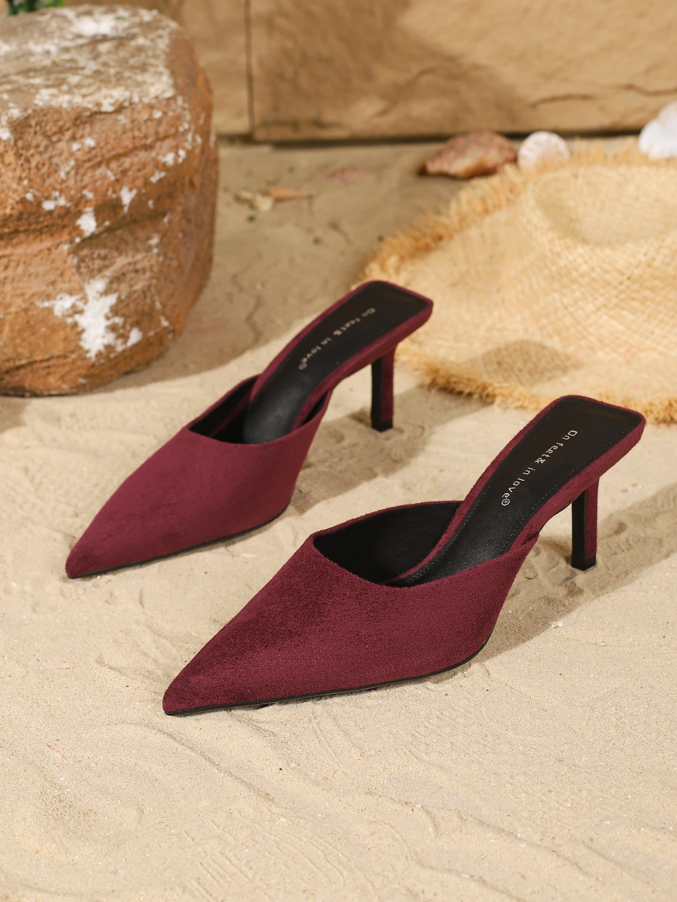 حذاء نسائي بكعب ستيليتو سهل الارتداء من جلد الغزال، أنيق ومتعدد الاستخدامات ومريح.