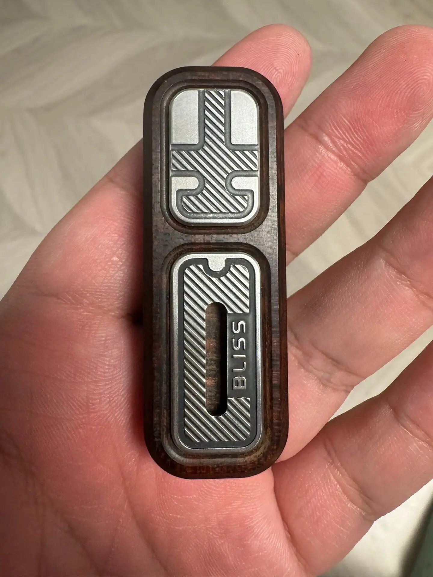 Used EDC GD & Nayici Banner Joint Name Serpentine Wood EDC Metal Decompression Toy
