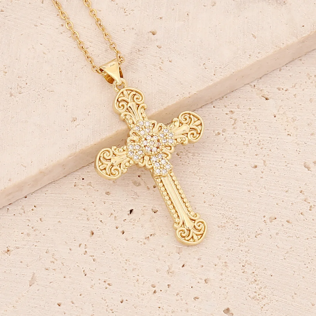 2022 Copper Micro-inlaid Zircon Cross Pendant Necklace Classic 18K Plated Chain Necklace  Accessories Wholesale