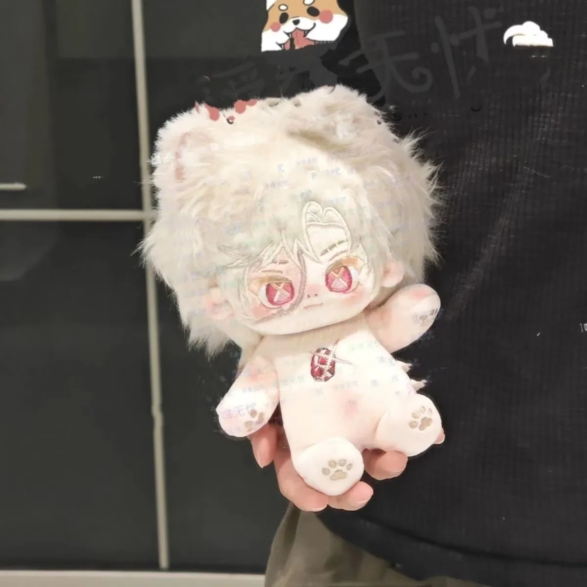 Identity V, 'Explorer', has a 20cm cotton doll attribute under the truth. Surrounding dolls give gifts to people view 5