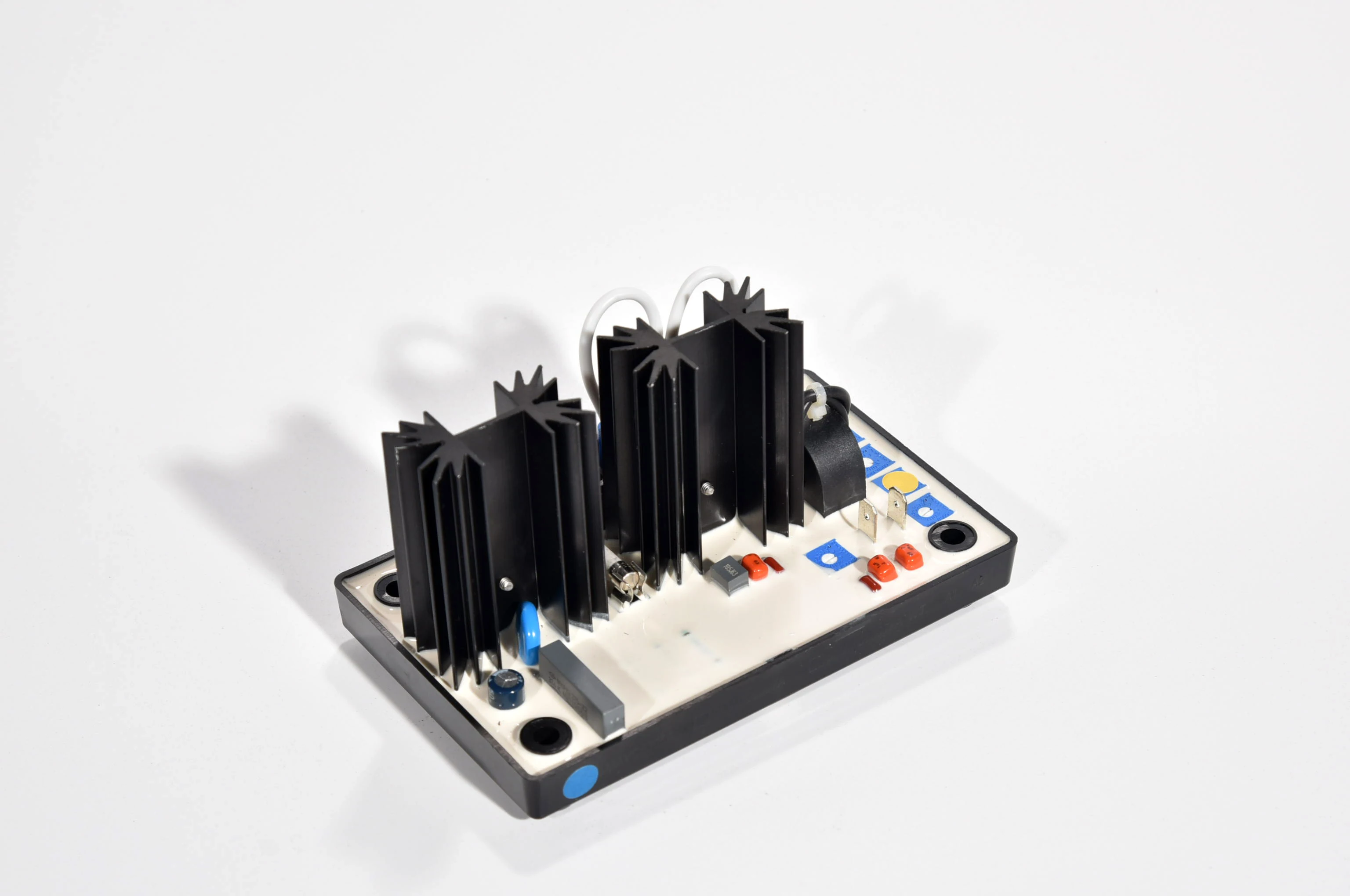 

SMAVC6305A AVR Дизельный бесщеточный генератор, пластина регулирования давления, автоматическое устройство регулирования напряжения