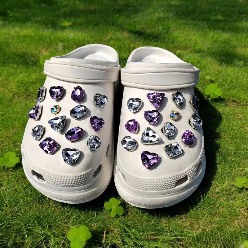 pingentes-de-pvc-em-formato-de-coracao-com-strass-brilhantes-para-crocs-decoracoes-de-gemas-cintilantes-acessorios-diy-destacaveis-para-mulheres-e-meninas-fofos-e-brilhantes