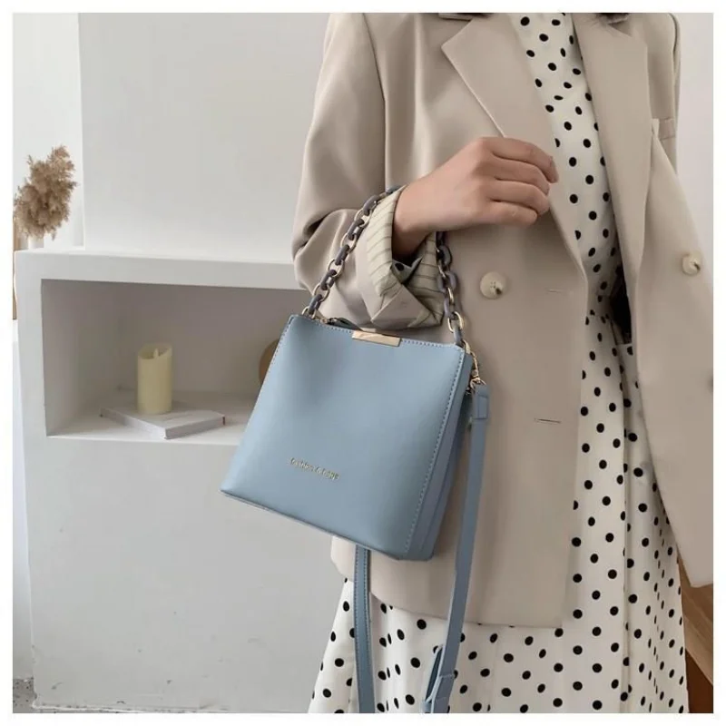 The New Trend Fashion All the Fashion One Shoulder Crossbody Bag Women's Square PU Solid Color Commuter Chain Bag