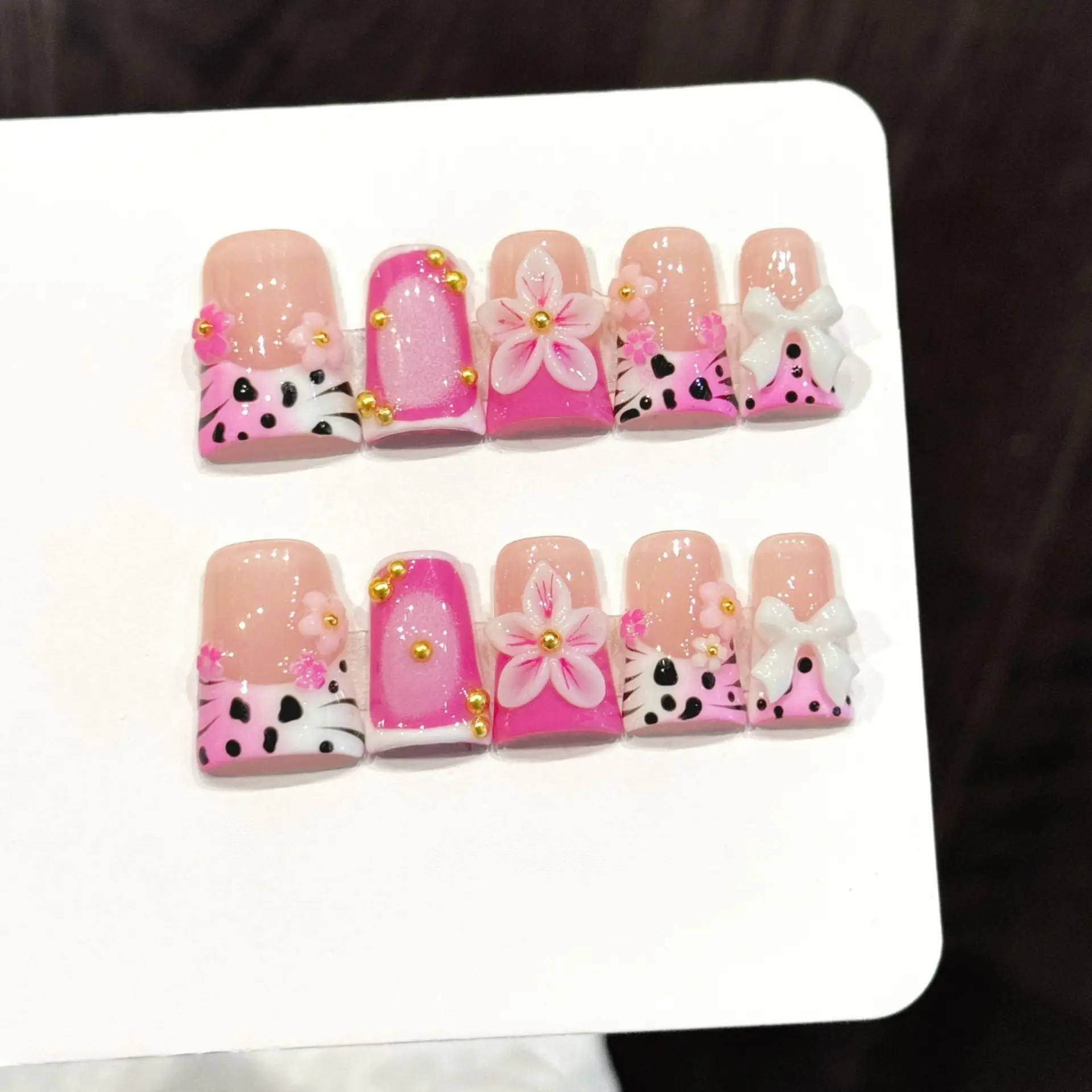 10pcs Ocean Style Fake Nails Duck Bill Press on Nails Set Handmade 3D Flowers Pearl Nail Art Gradient Blush French False Nails view 3