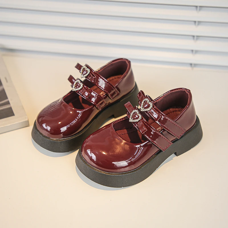 2025 موضة جديدة أنيقة فتاة الأميرة أحذية تنوعا الاطفال السببية ماري جين أحذية لامعة عدم الانزلاق الأطفال أحذية من الجلد