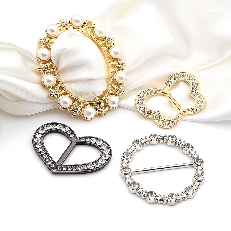 1pcs Wholesale Scarf Buckle High-grade Clothing Buckle Pearl Rhinestone Decorative Accessories Corner Knot Buckle.