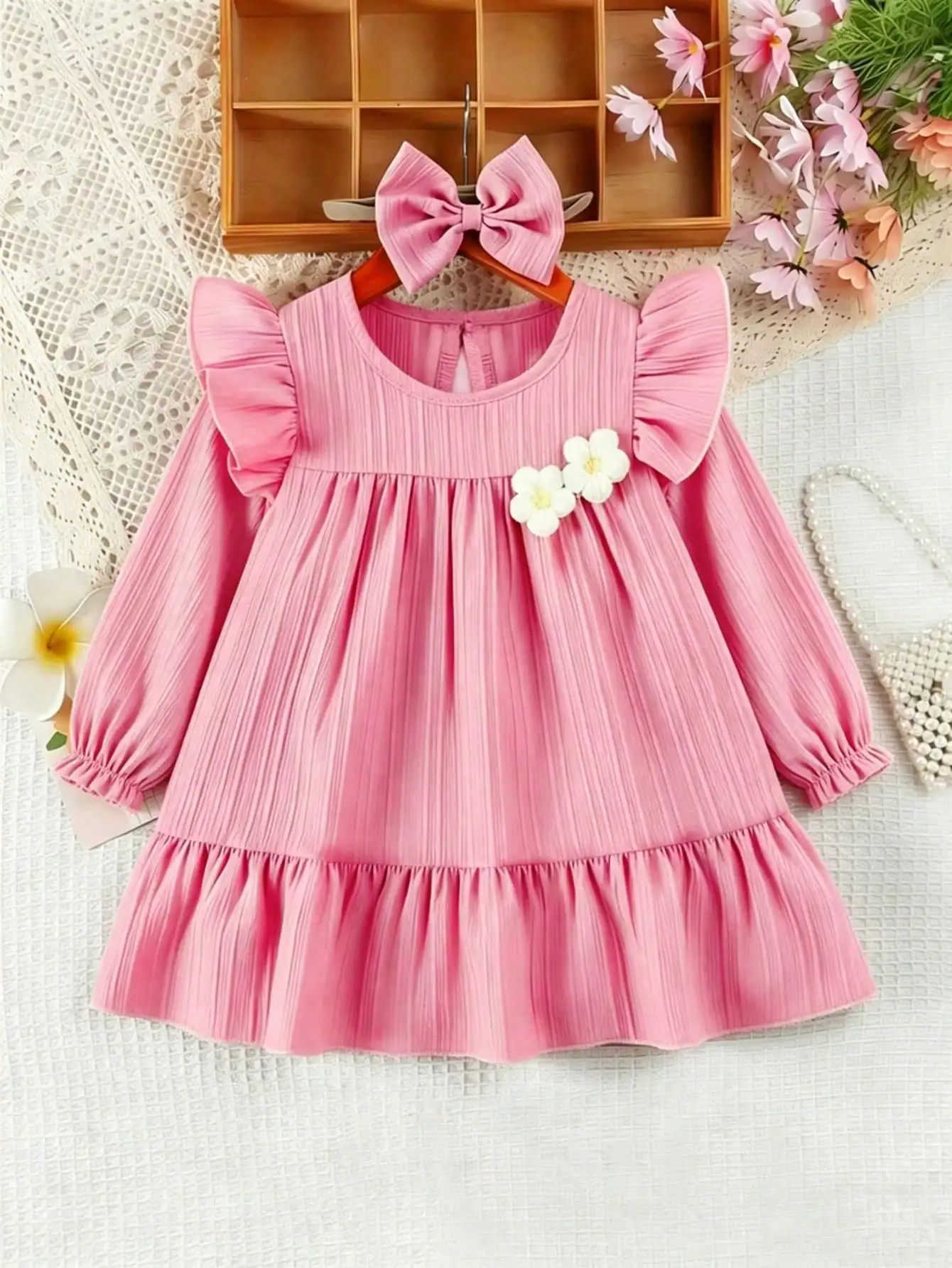 Kinderkleid mit Rüschen und langen Ärmeln, lässiger Rundhalsausschnitt, lockerer Schnitt, knielanger Rock für Babys und Kleinkinder, mittellanger Rock. – Detail 4