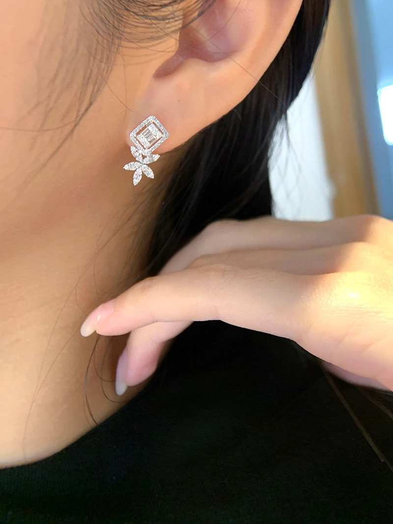 LUOWEND 100% 18K White Gold Earrings Women 0.60carat Real Natural Diamond Stud Earrings Elegant Shiny Design Wedding Jewelry