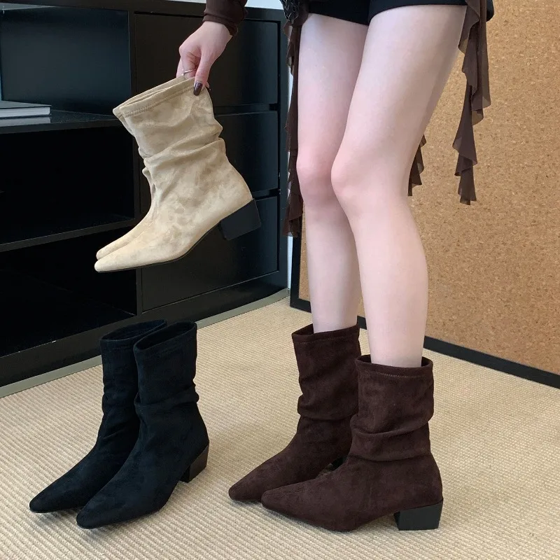 

2025 New Style Women's Retro and Versatile Square Heel Short Boots for Autumn and Winter - Popular among Influencers