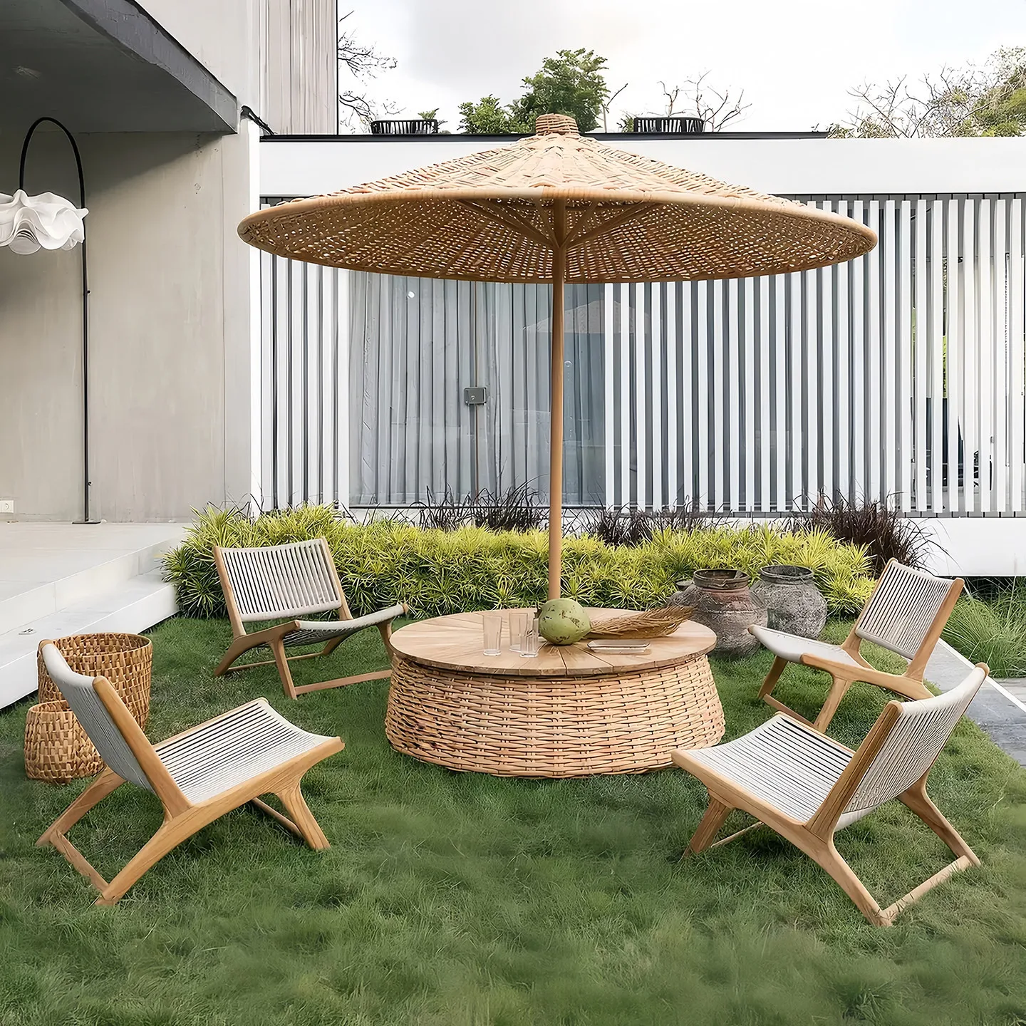 Outdoor large eaves straw parasol Round sun protection umbrella Garden decorative umbrella Rain protection