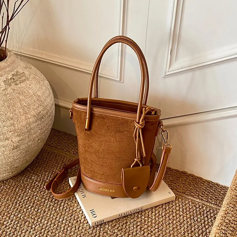 

Unique Casual Crossbody Handbag For Women With Letter Logo Leather Vintage And Large Capacity Simple Luxury