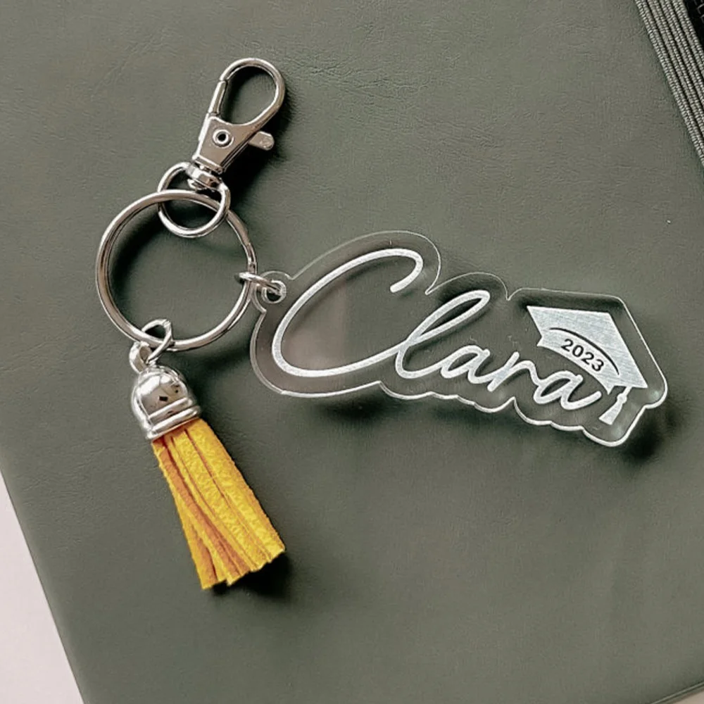 قطعة واحدة من سلسلة مفاتيح PMMA المخصصة - اسم وسنة محفورة شخصية، DIY، منقوشة بالليزر، ملحق مثالي للاستخدام اليومي وخريج لا يُنسى