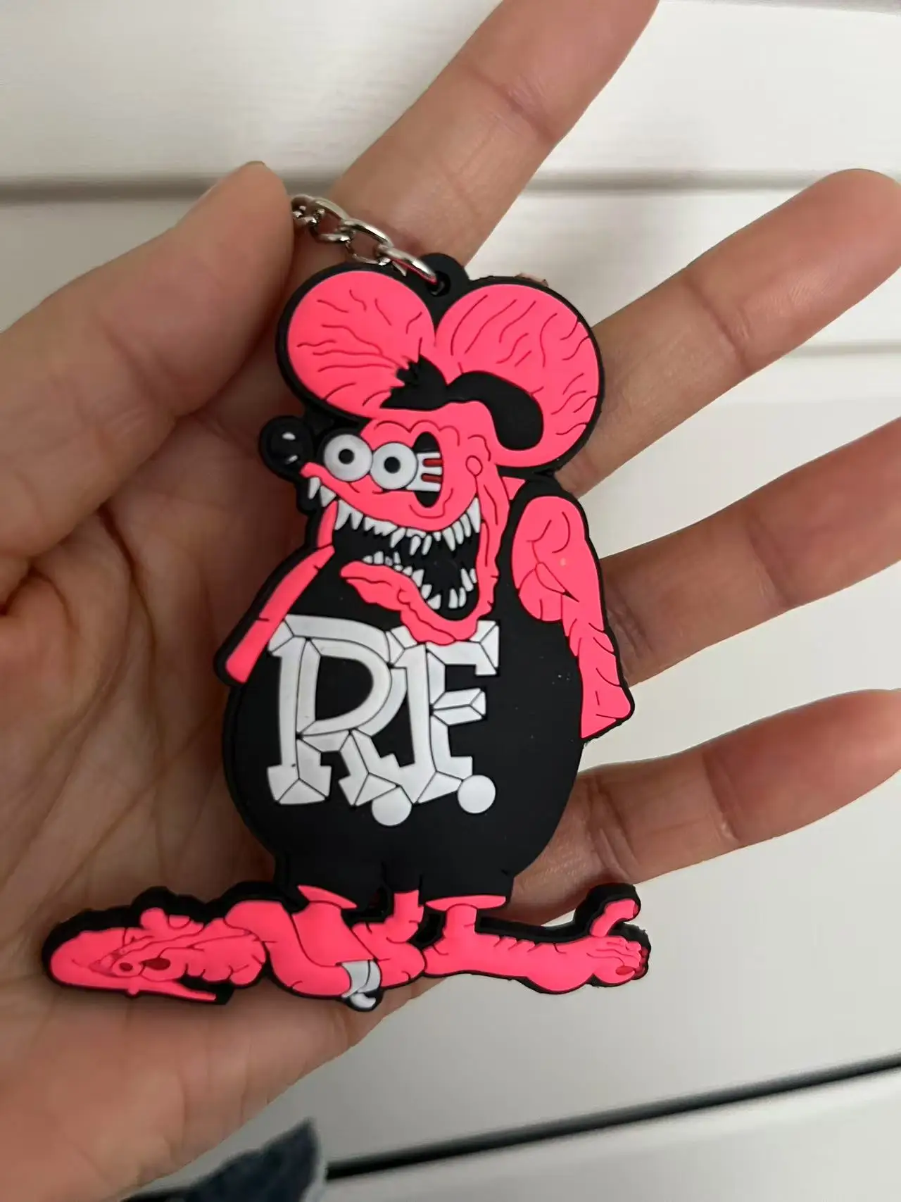 Llaveros de plástico para hombre, llaveros de pvc, RF, ratfink, rat, fink, mooneyes, venta al por mayor, 20 unidades por lote