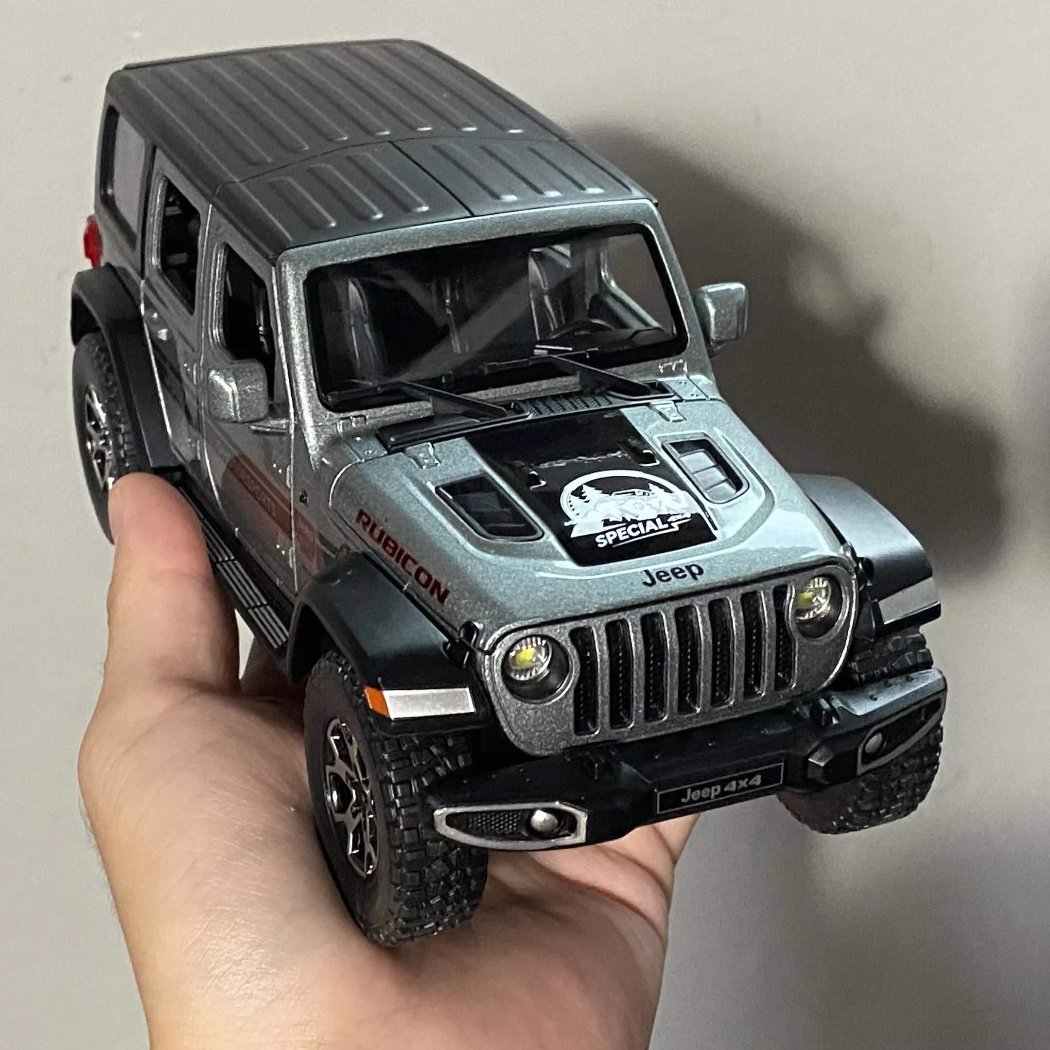 1:22 Jeep Wrangler Off Road SUV in lega di metallo pressofuso modello di auto suono e luce tirare indietro oggetti da collezione decorazione hobby compleanno ragazzo