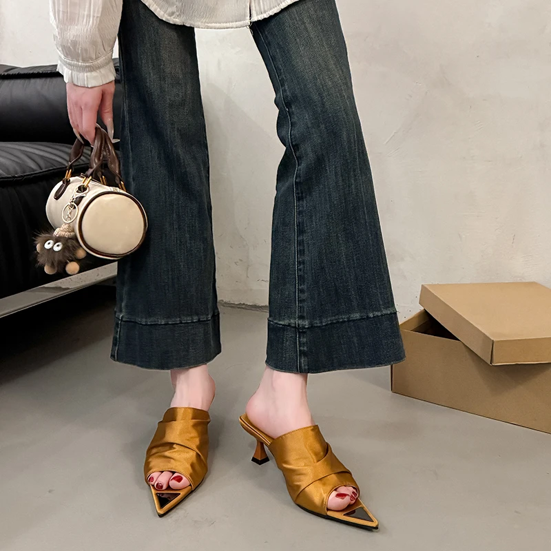 

2026 Selling New Fashion Metal Decorative Sandals Comfortable Mid-heel Slipper Summer Elegant Outdoor Party Ladies High Heels