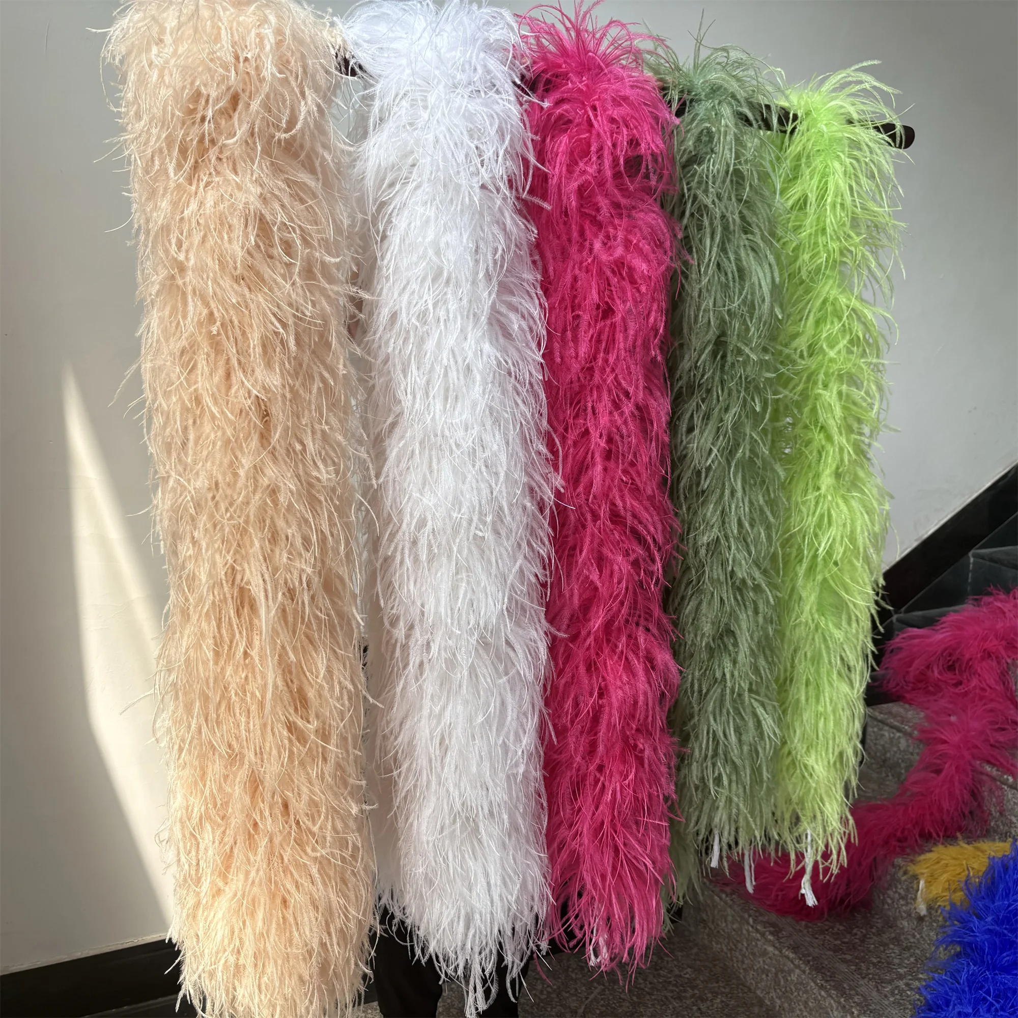 2Meter Long Ostrich Feather Boa 6 8 10 20 30ply Big Ostrich Pluma Boas Feather Scarf for Party Dress Decoration Shawl Feathers