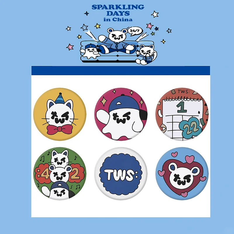 

KPOP TWS POPUP Tinplate Badge Brooches Cartoon Figure Keyring Bag Car Key Decor Bag Clothes Pins Shinyu Dohoon Hanjin Fans Gift