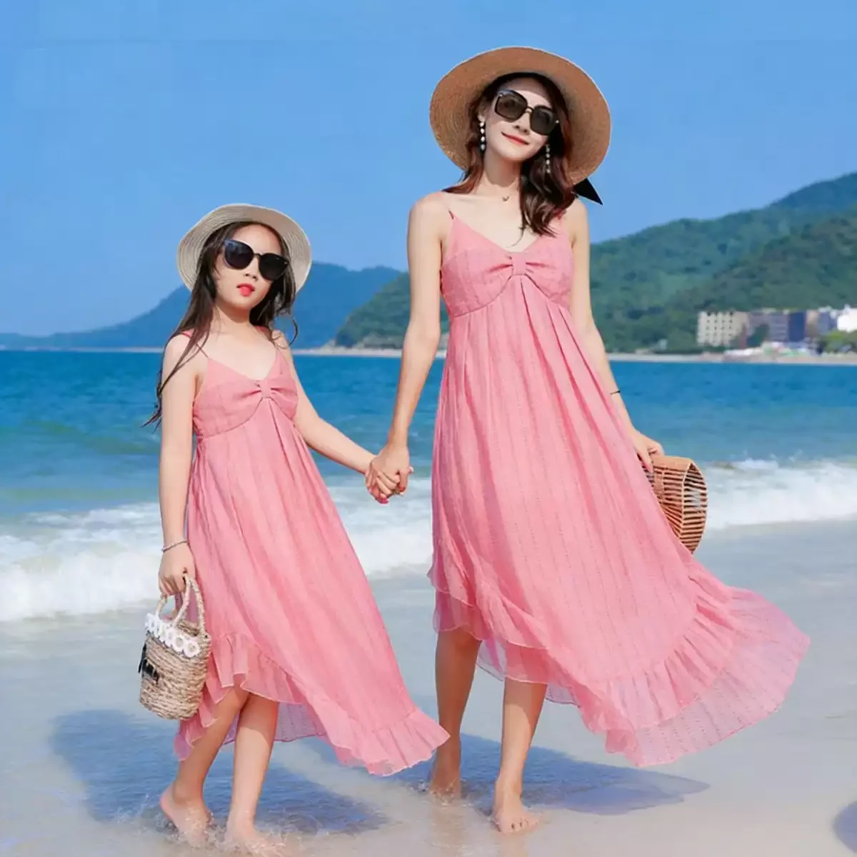 New in matching sets Girl clothes 	girl clothing mom and daughter matching clothes Mother and daughter couple look pink dress