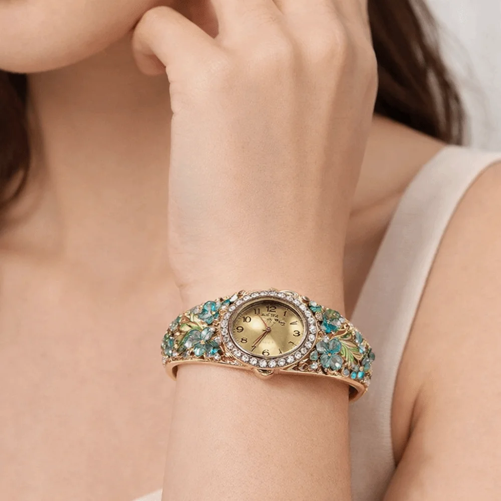 

Часы с круглым циферблатом и цветочным узором в виде бабочки, кварцевый механизм, практичный браслет со стразами, наручные часы, декоративное ожерелье