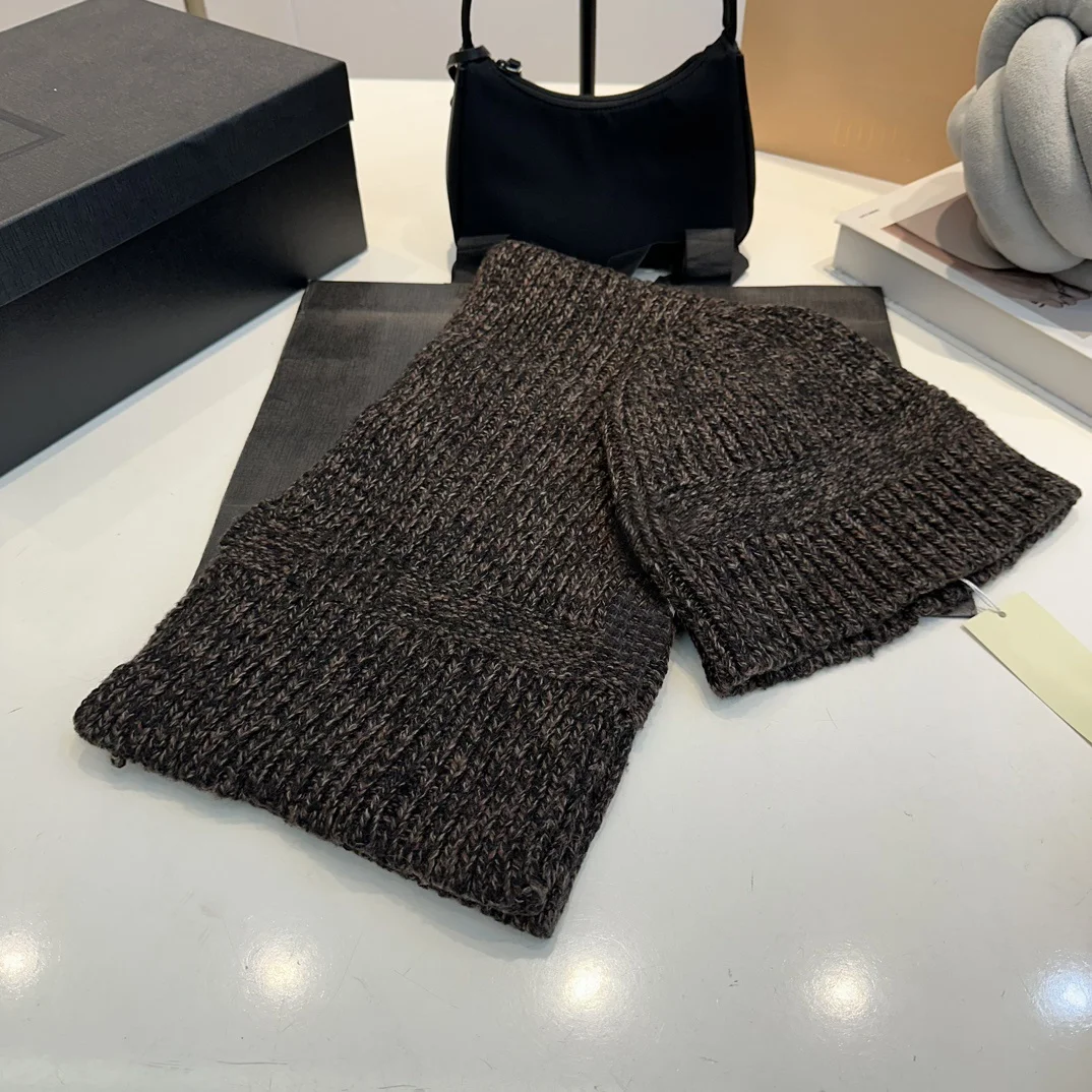 

Scarf & Hat Set Premium Warm Stylish Sweet Cool Women's Couple Earmuff Hat Warm Travel Holiday Gift Luxury Italian Craftsmanship