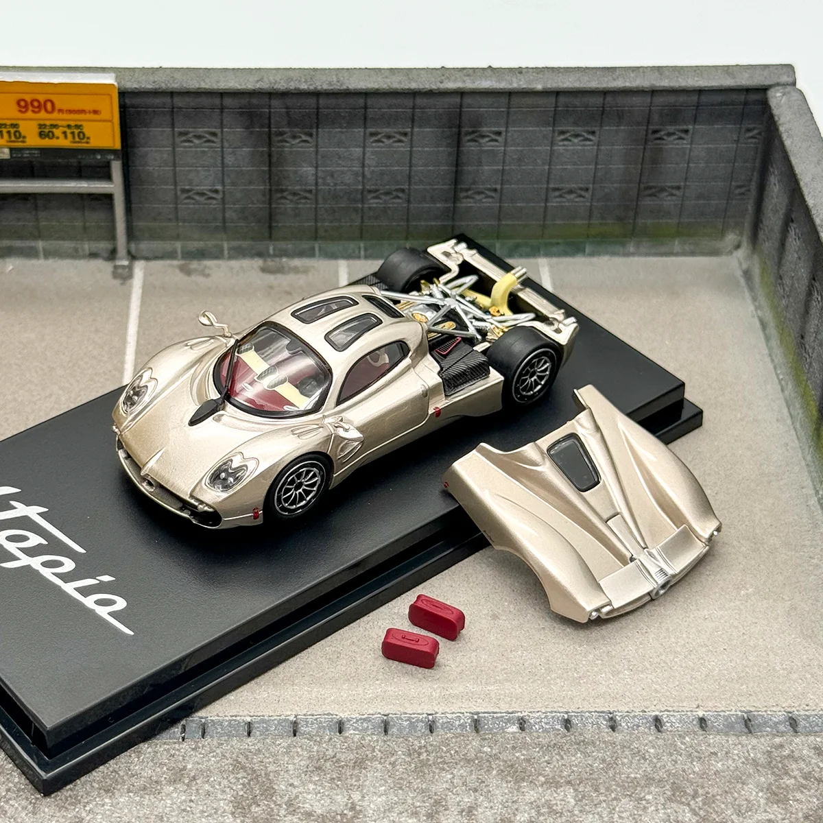 CM 1:64 Utopia diecast model car