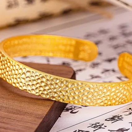 Boutique AU999 jewelry ladies ancient heritage hammer pattern bracelet solid open bracelet 24K pure gold bracelet jewelry