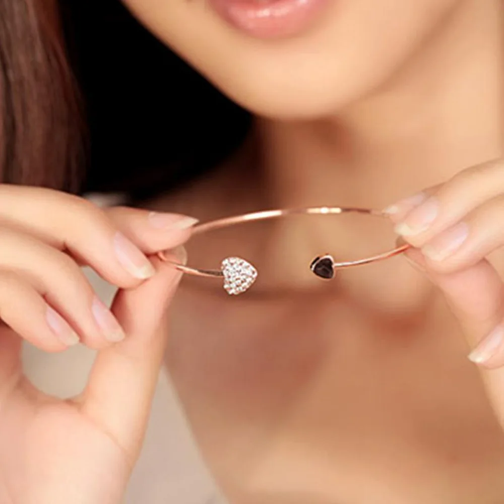 حساسة الماس الكامل سحر سوار الأزياء مطلية بالذهب افتتاح الحد الأدنى اثنين من الإسورة القلب للنساء