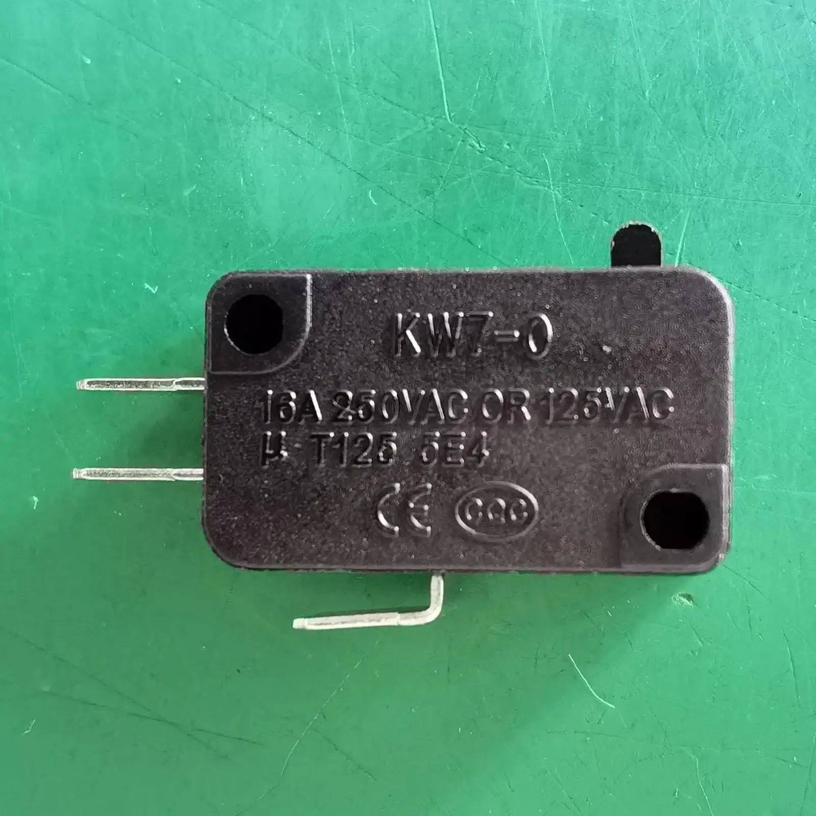 2x2Pcs KW7-0 Micro Contact Switch 3 Pins Snap Action Button Limit Switch for Microwave Oven Door Electric Cooker Black