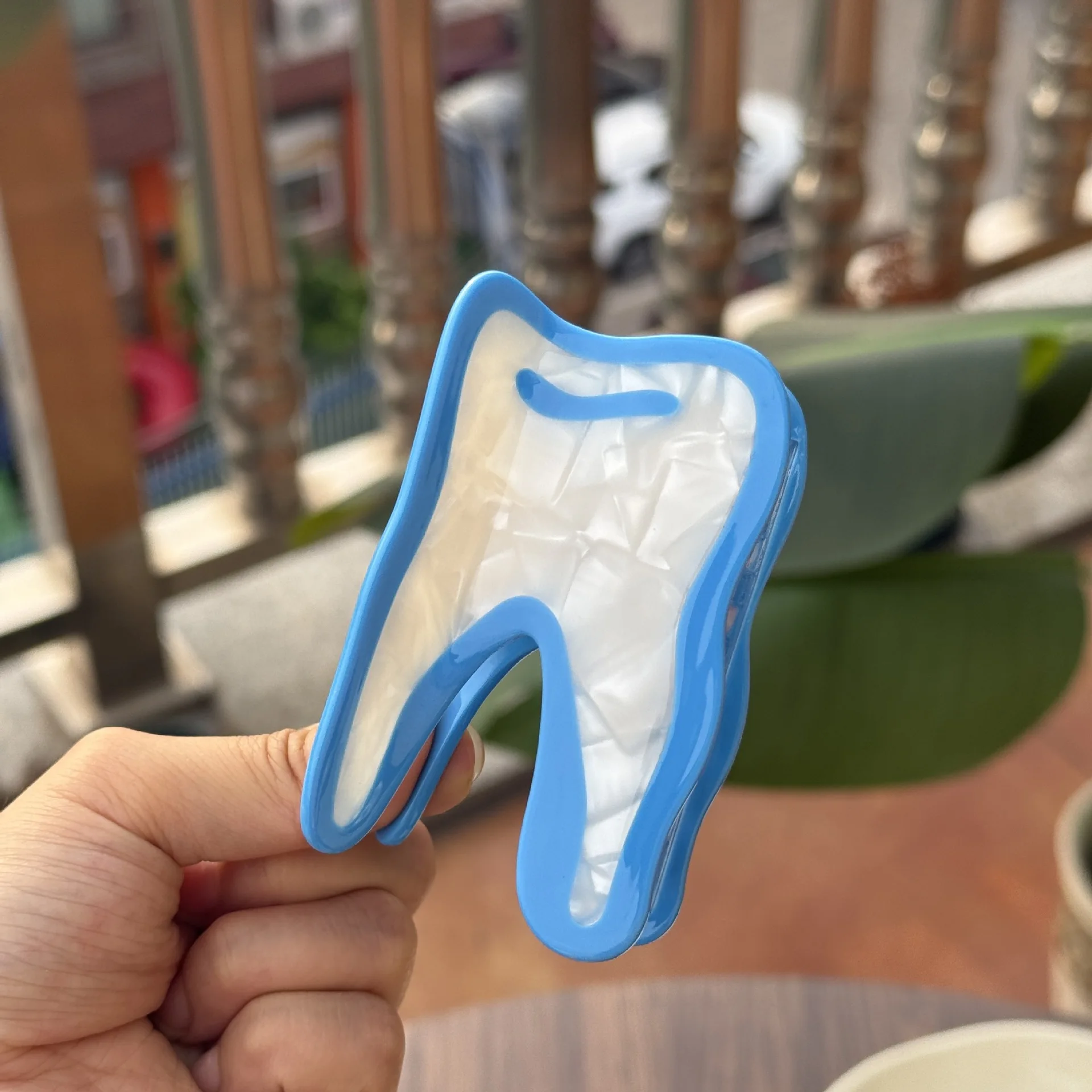 

NEW 8.5CM Blue Edged Teeth Acetate Hair Claw Korean Style Claw Clips Dentist Gift Hair Clips for Women Girls Hair Accessories