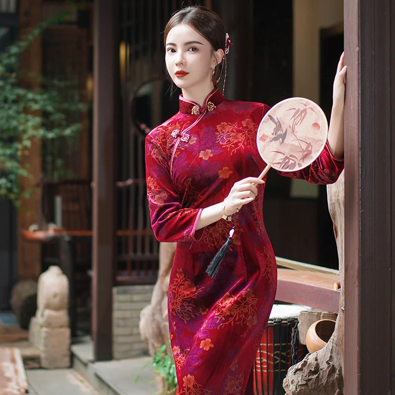 Retro Autumn and Winter New Velvet Modified Cheongsam Red Long Nine-Quarter Sleeve Wedding Ceremony Banquet Mom Performance