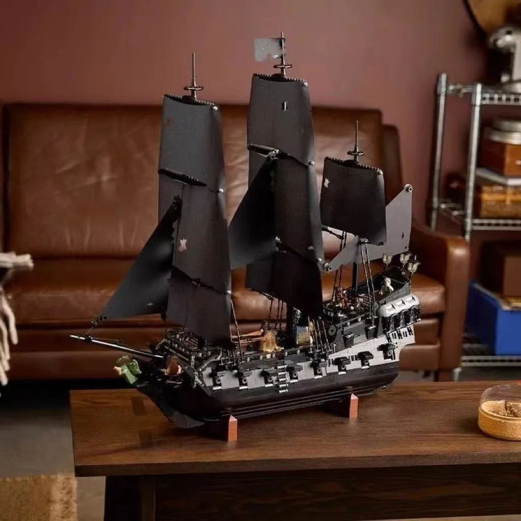 

2025 NEW 10365 Sparrow's Pirate Ship Building Blocks Vessel Sailboat Ship Model Bricks Assembling For Kids Adult Birthday Gifts