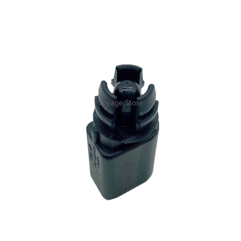 1PC Suitable for outdoor temperature sensor and temperature sensor of Polo Xin Sang Xin Jetta Xin Passat Touareg CC Lavida