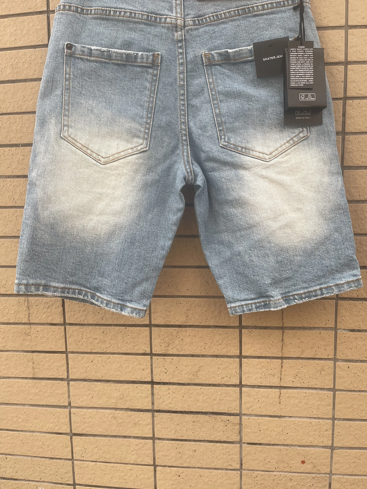 Spring and summer new D2 jeans for trendy men, washed, worn out, patched with paint, slim fit, slightly elastic denim shorts for