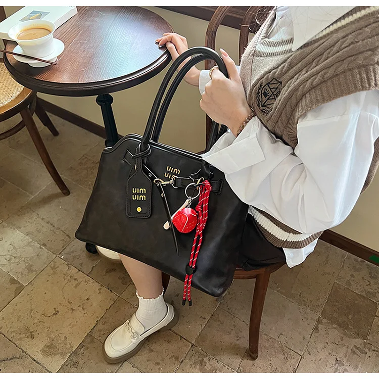 2024 new vintage fashion soft leather shell bag all-match underarm bag large capacity commuter handbag