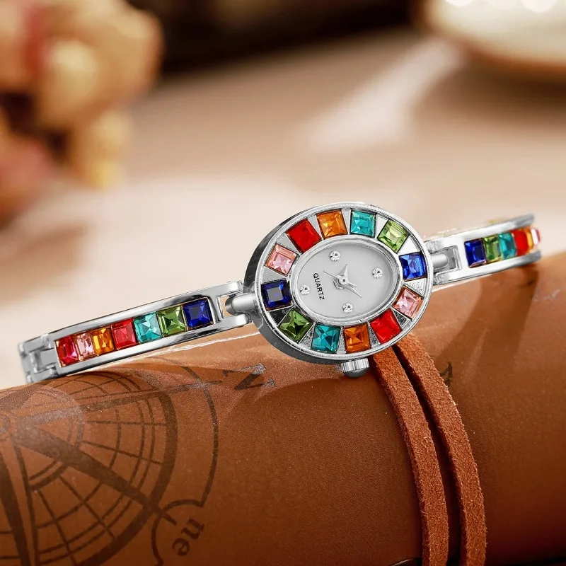 Ladies' watches with diamond inlay, fashionable bracelets, and ladies' quartz watches