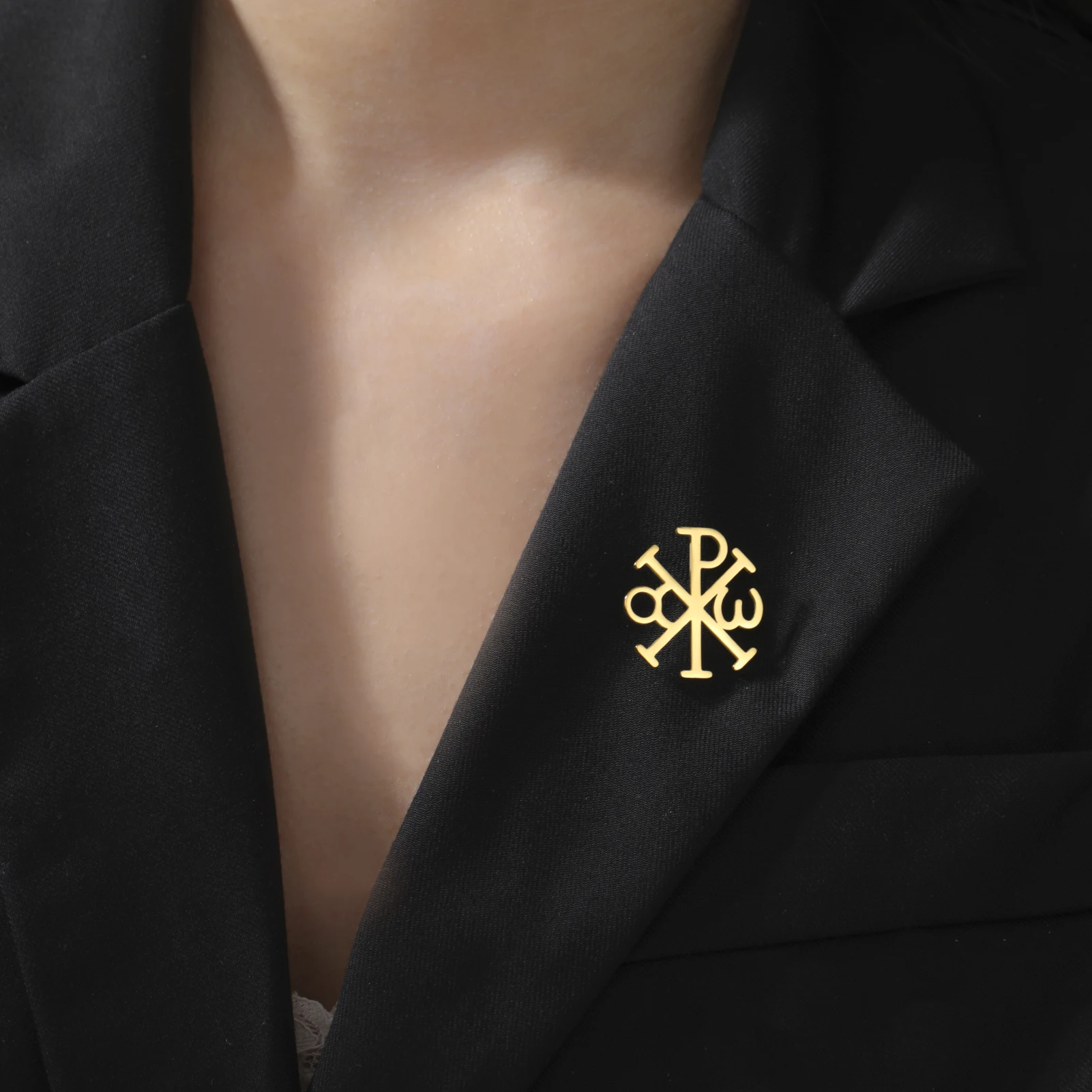 Broche Vintage con Cruz Chi-Rh - Embroidery Alpha reseña y precio