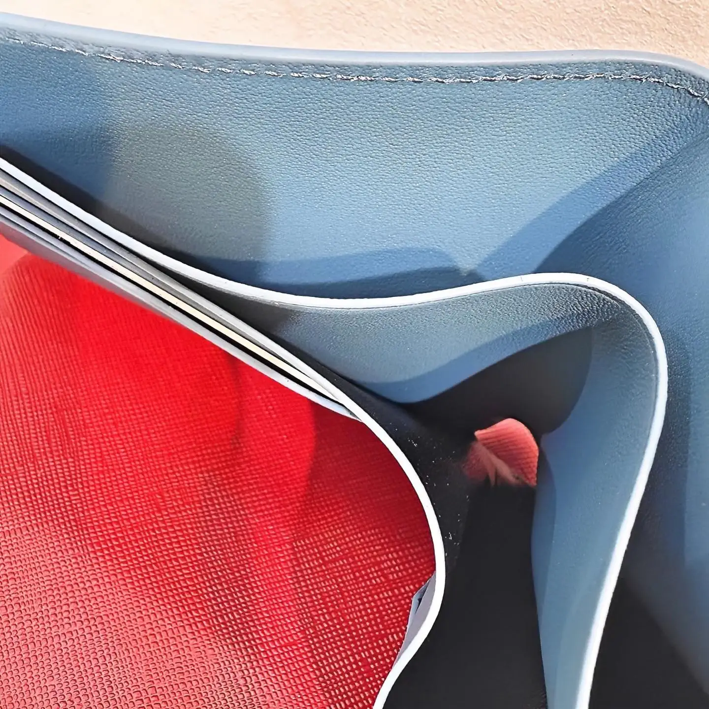 This Stylish and Luxurious Wallet/card Holder Is Crafted From Top-grain Calfskin and Features A Simple Yet Sophisticated Design.