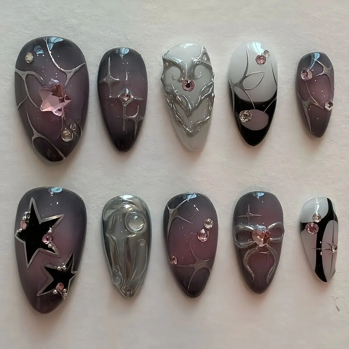 10 Stück handgemachte Press on Nails Glitzer Strass Falsche Nagelspitzen Blau Lange Mandel Fake Nail Art Fertige Schmetterlings-Maniküre-Sets