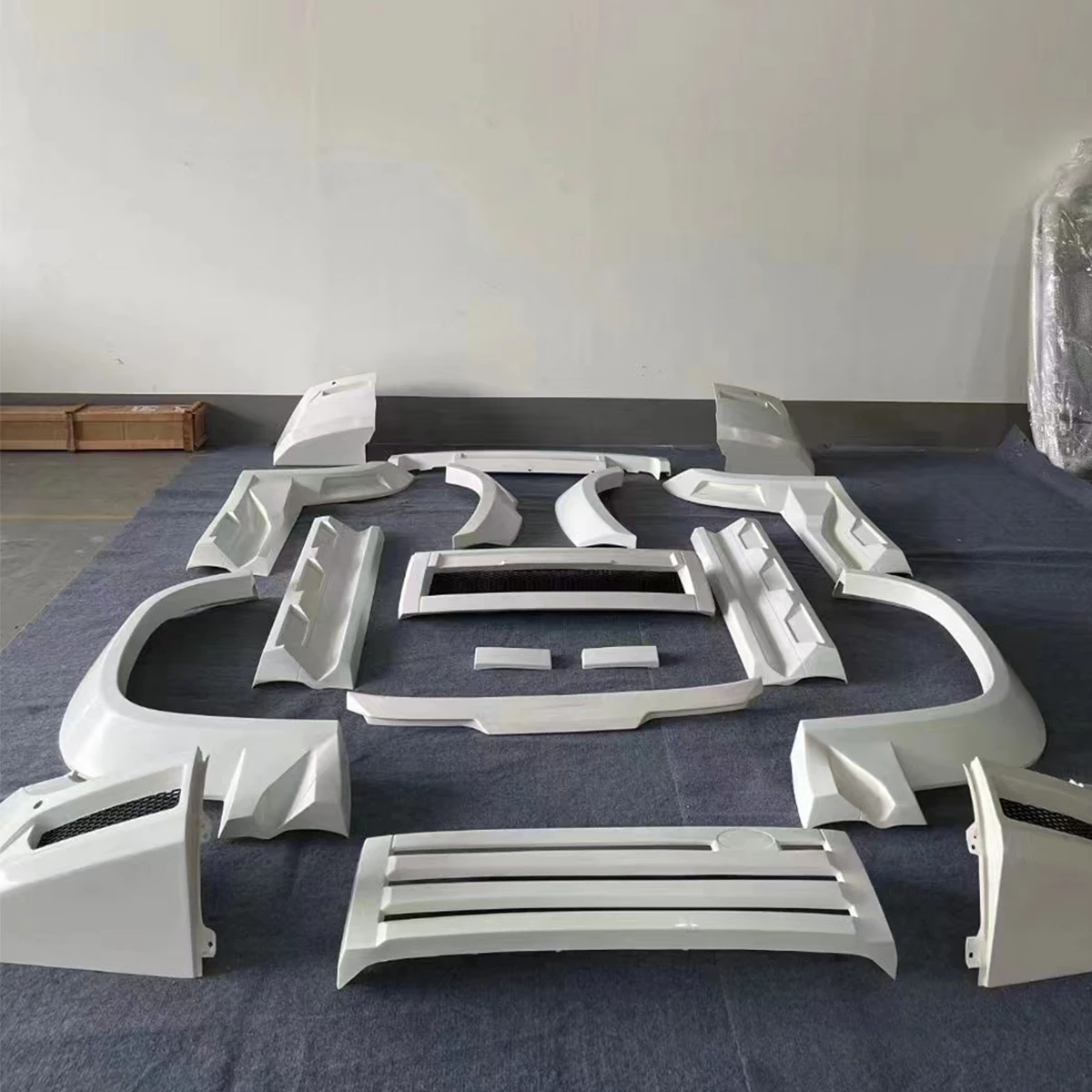 Hot Selling Bumpers Body Kit for Land Rover Defender 90/110/130 2019+  Change to Lumma.