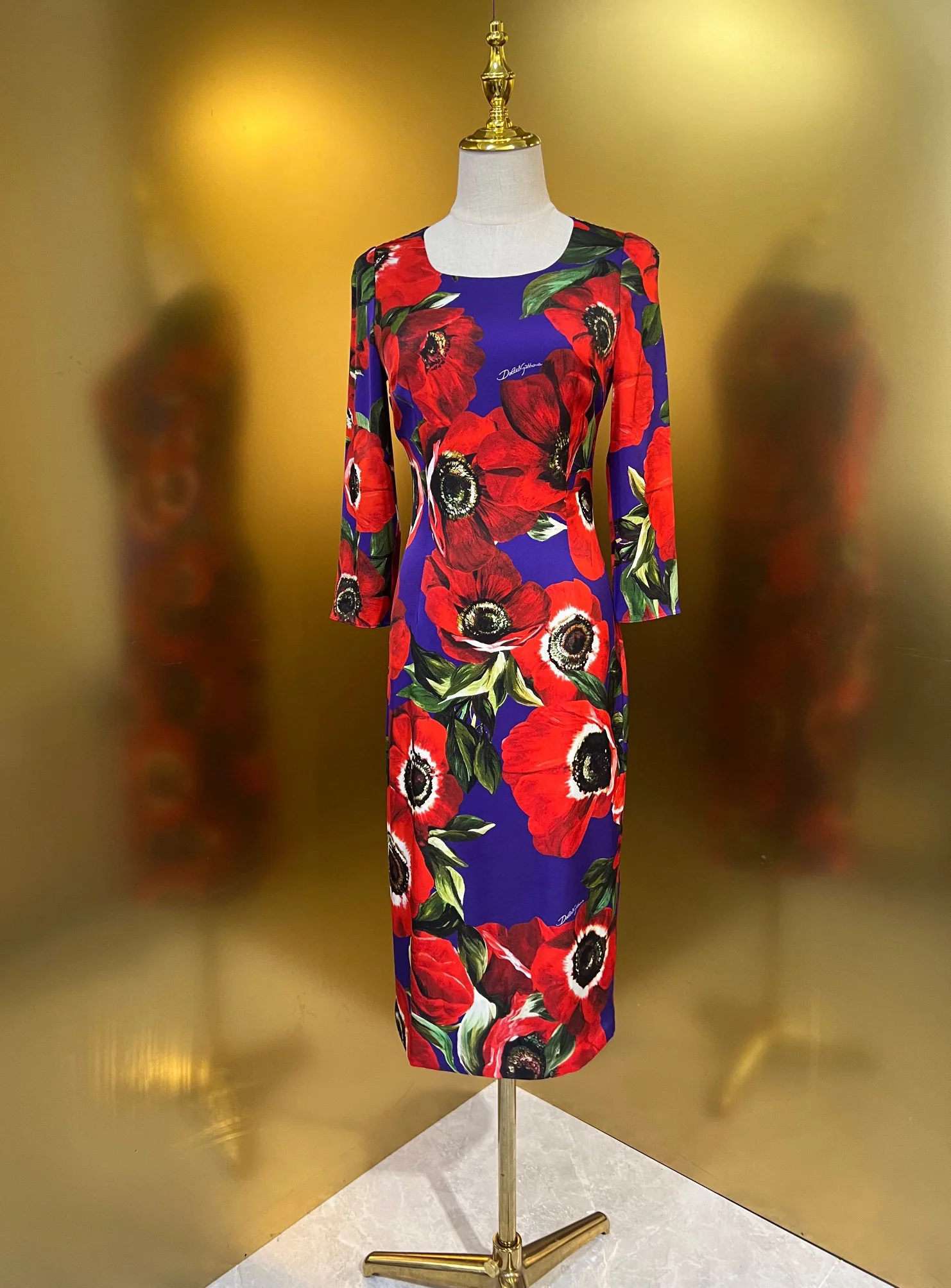 2025 New Arrival 100% Mulberry Silk Purple Base Anemone Floral Print Slim Fit Dress - Stylish and Elegant Mid-Length Dress