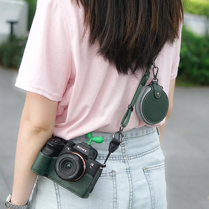 Camera Half Case Baseplate for Sony A7RV A7MIV A7R5 A7M4 Mark IV Camera Cover Protector Pouch Shoulder Strap 1/4 Screw Bag