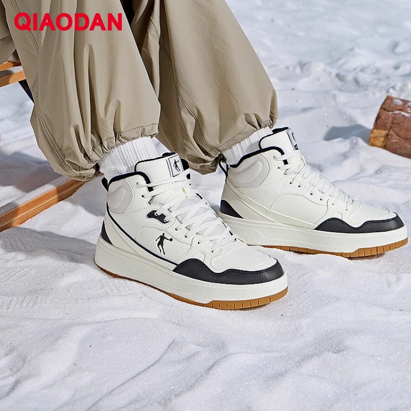 QIAODAN Leisure Skateboarding Shoes Man's 2025 Autumn Winter High-top Rubber Cotton Shoes Non-Slip Warm Sneakers QXL053244520B