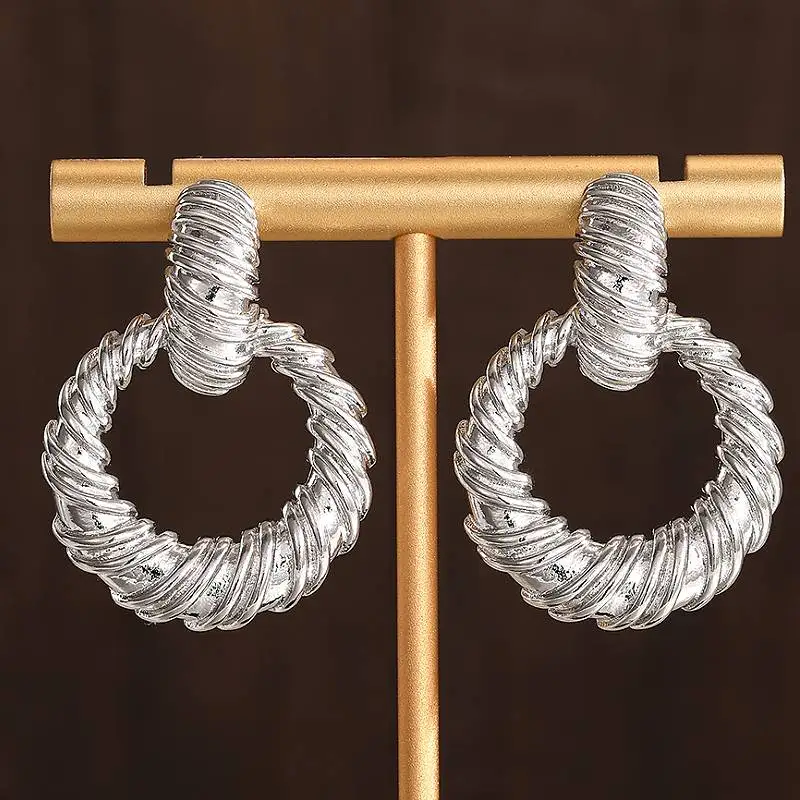 Huitan Wunderschöne Damen-Creolen mit Kreis-Verbindungsdesign, Luxuriöse Party-Accessoires, Trendiger Schmuck, Eleganter Metall-Hochzeitsschmuck