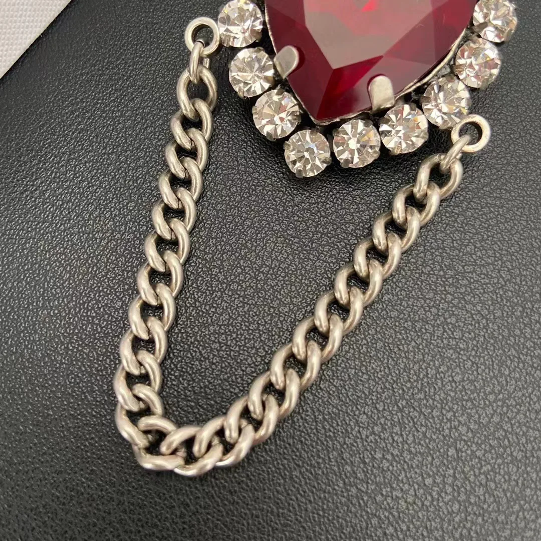 

New European and American Retro Heart Red Crystal Nostalgic Chain Female Brooch Personality Stylish