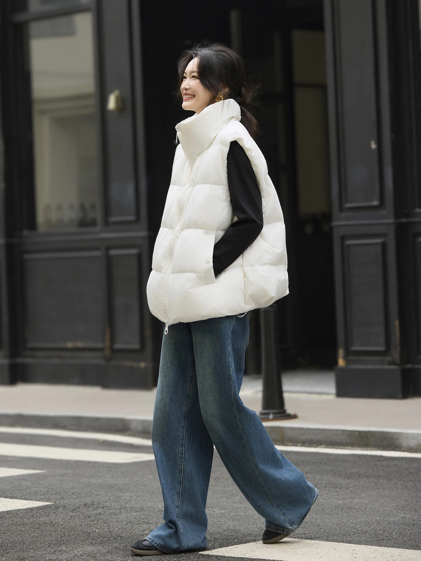 Women's Faionable Du down Vest Svel Outerwear Jaet 2025 Winter New Sle Versatile Zipper Closure  Color