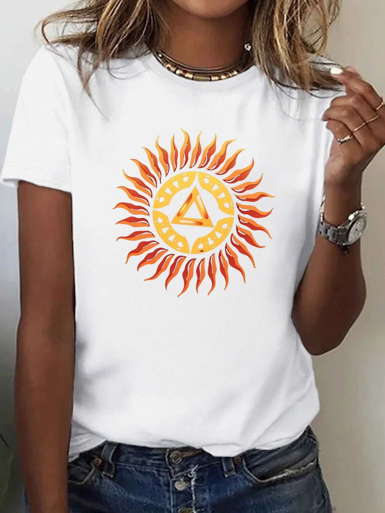 تي شيرت نسائي برسومات رمز الشمس النقية - كاجوال بأكمام قصيرة، مناسب مريح مع تصميم هندسي نابض بالحياة، قابل للغسل في الغسالة