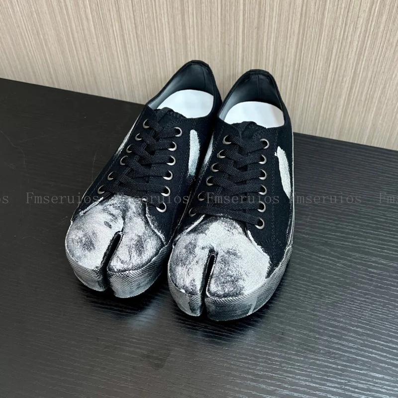 2025 Retro Casual Shoes Women Men High Top Split Toe Shoes Flats Lace Up Canvas Fashion High Quality Walking Shoes Street Style