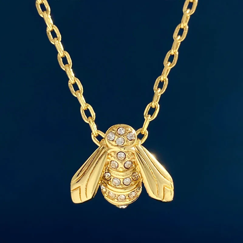 

Gold micro inlaid diamond bee pendant necklace Women's Fashion Versatile Personalized Summer New Collection Accessories